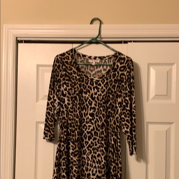 Top cougar print very pretty and fitted. - Picture 2 of 3